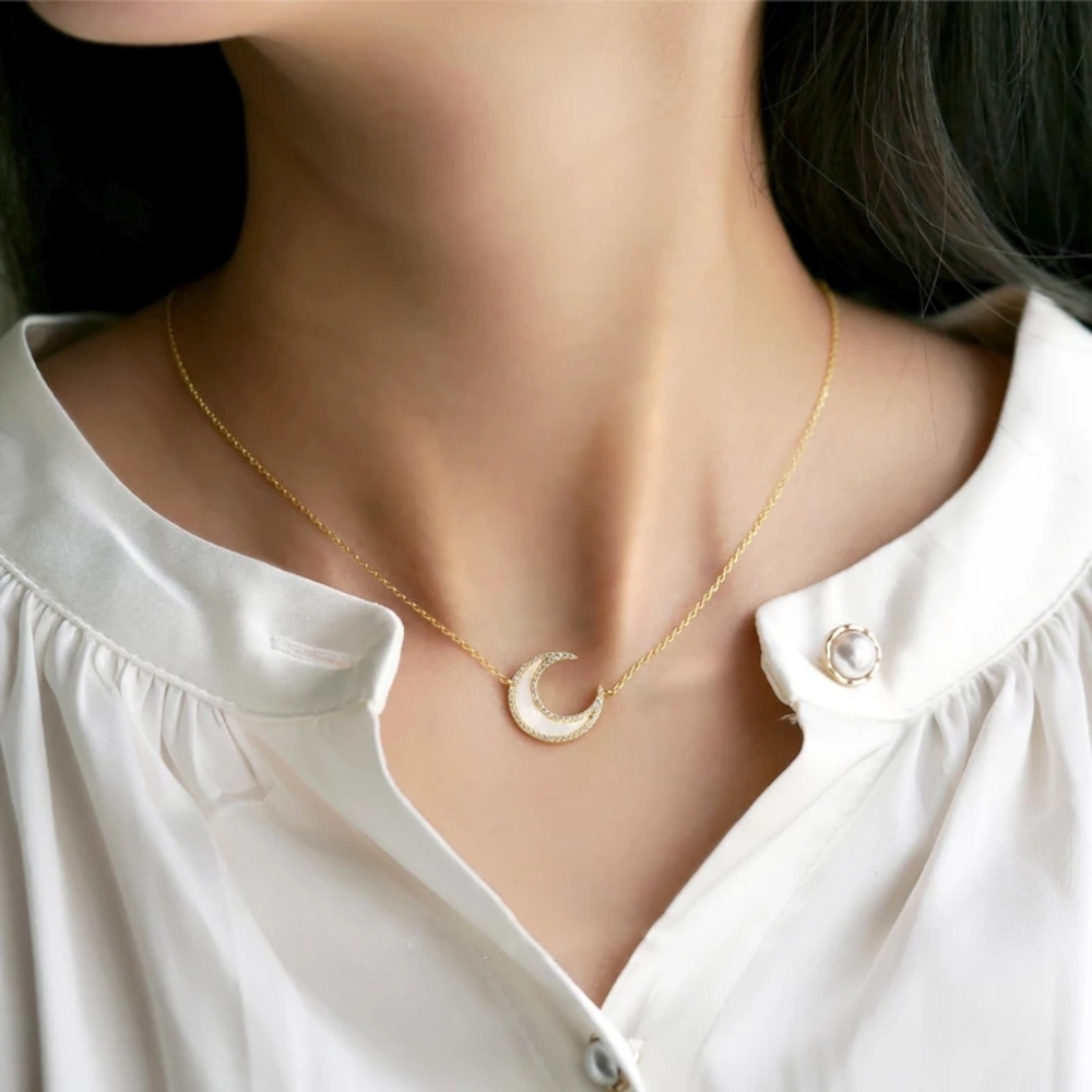 NEW 14k Gold Sea Shell Crescent Moon Necklace π - Picture 15 of 16